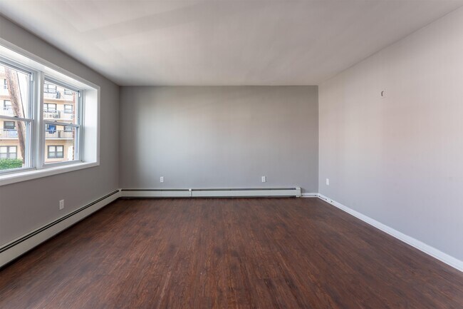 Building Photo - 6708 Columbia Ave