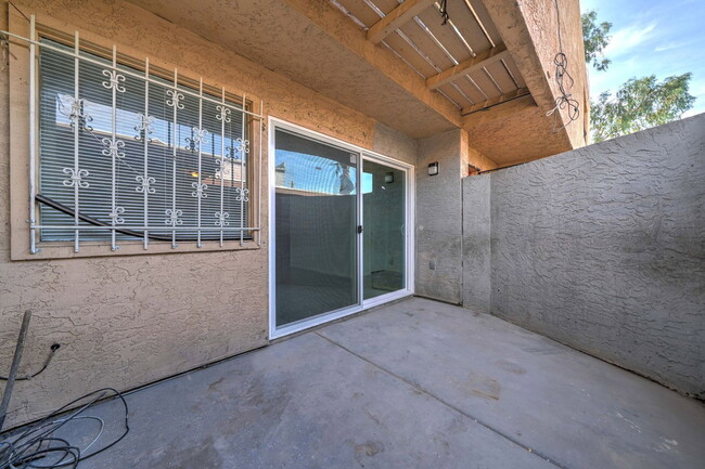 Building Photo - 2696 N 43rd Ave