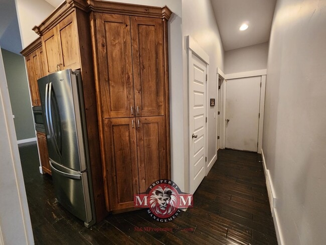 Building Photo - Remodeled 5 Bd Home in Midvale