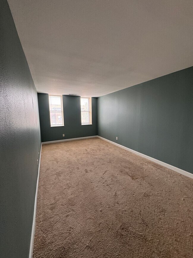 Building Photo - 5630 Pershing Ave