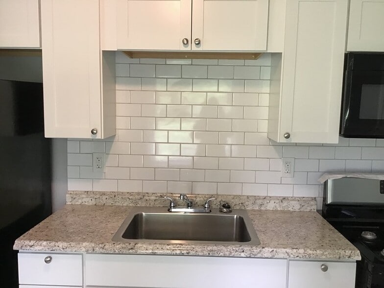 Building Photo - 1907 Lyle Ave