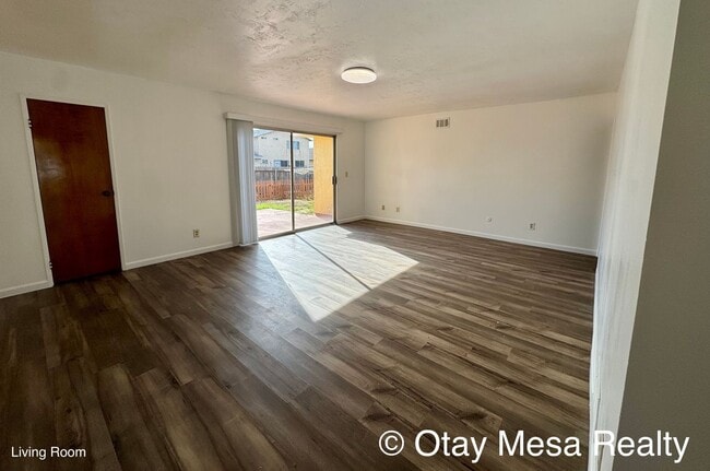 Building Photo - Spacious 3BR Home with Garden Beds & Pet-F...