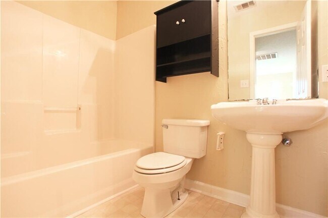 Building Photo - Home available February 2026!