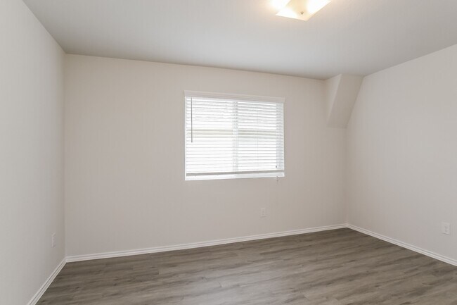 Building Photo - 305 Shelby Meadow Dr