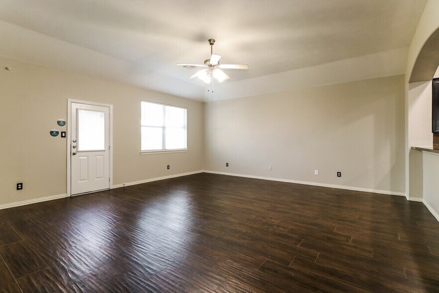 Building Photo - 5107 Light Bluff Ct