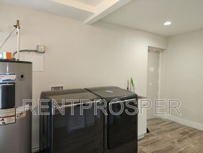 Building Photo - 1130 W Lake Brantley Rd