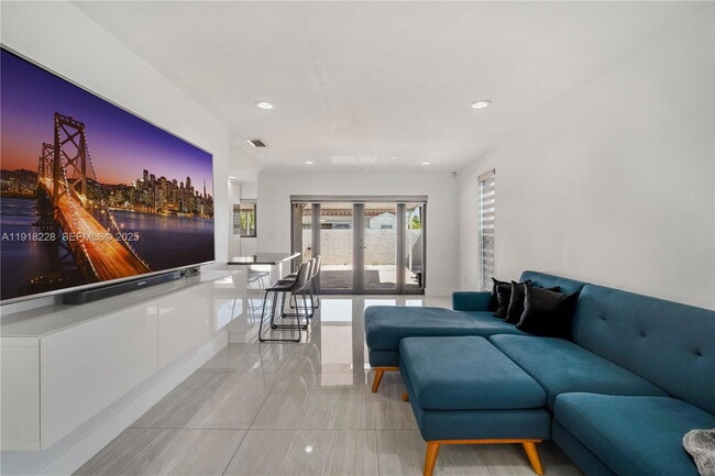 Building Photo - 9451 SW 6th Ln