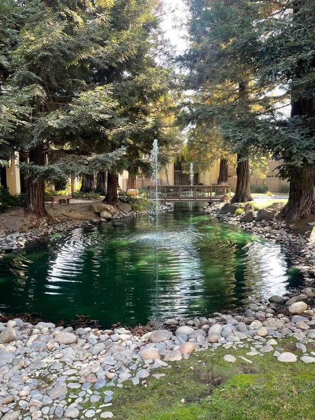 Building Photo - Condo in the most desired gated community ...