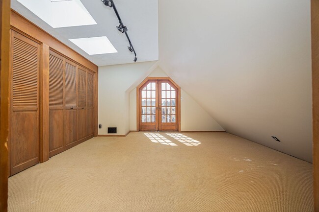 Building Photo - 357 Jackson St