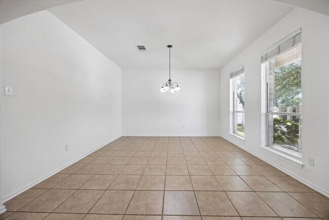 Building Photo - 43 White Magnolia Cir