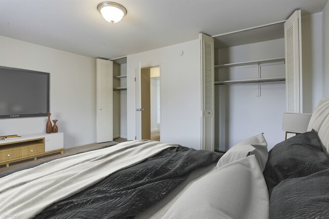 Building Photo - 3235 Soft Water Lake Dr NE