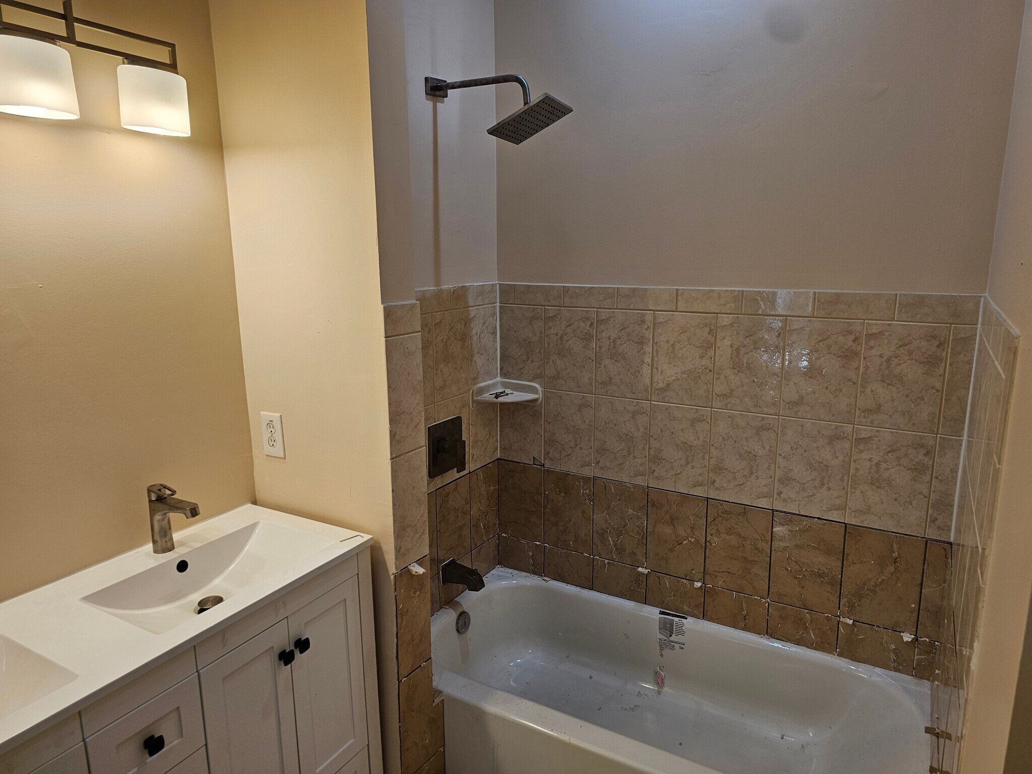 Primary En Suite Bathroom - 1919 Saint Paul St