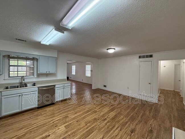 Building Photo - 7179 Pam Dr