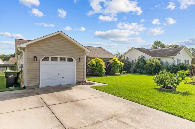 Building Photo - 131 Oakley Dr