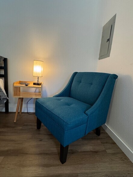 Building Photo - 802 S Elm St