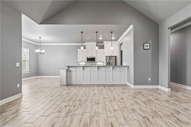 Building Photo - 1340 Sweetbriar Cir