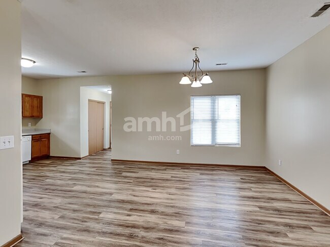 Building Photo - 1893 Sandy Lake Dr