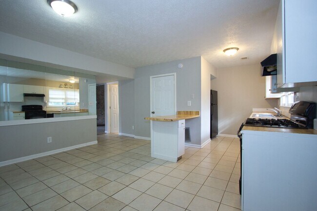 Building Photo - 2137/2139GD