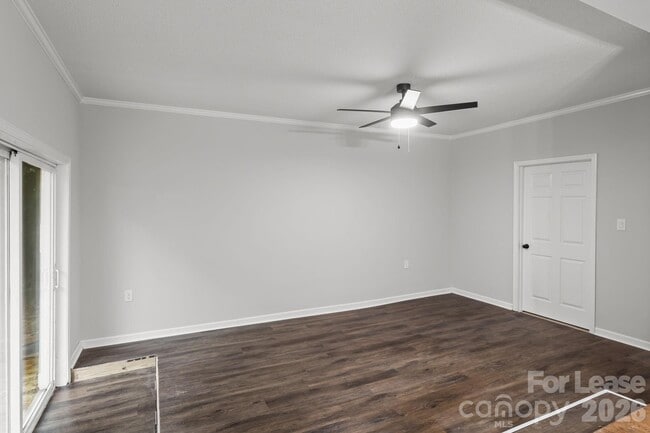 Building Photo - 5300 Hickory Ln