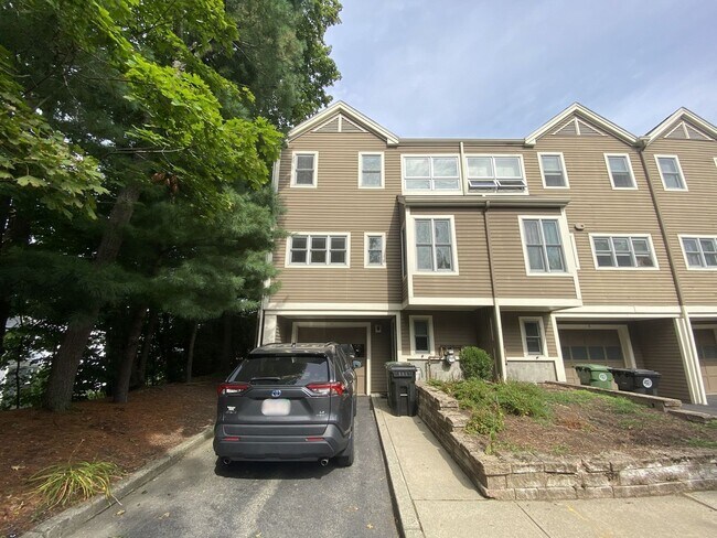 Building Photo - WOW!! BRIGHT AND SPACIOUS WATERTOWN UNIT W CENTRAL AIR, WASHER/DRYER