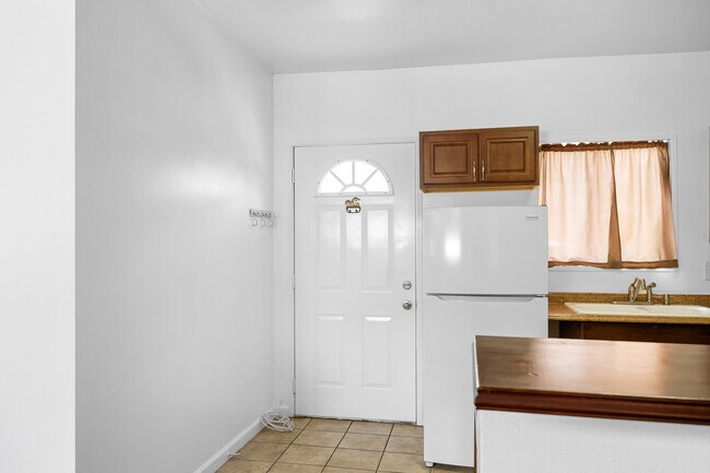 Building Photo - 10202 Mount Gleason Ave
