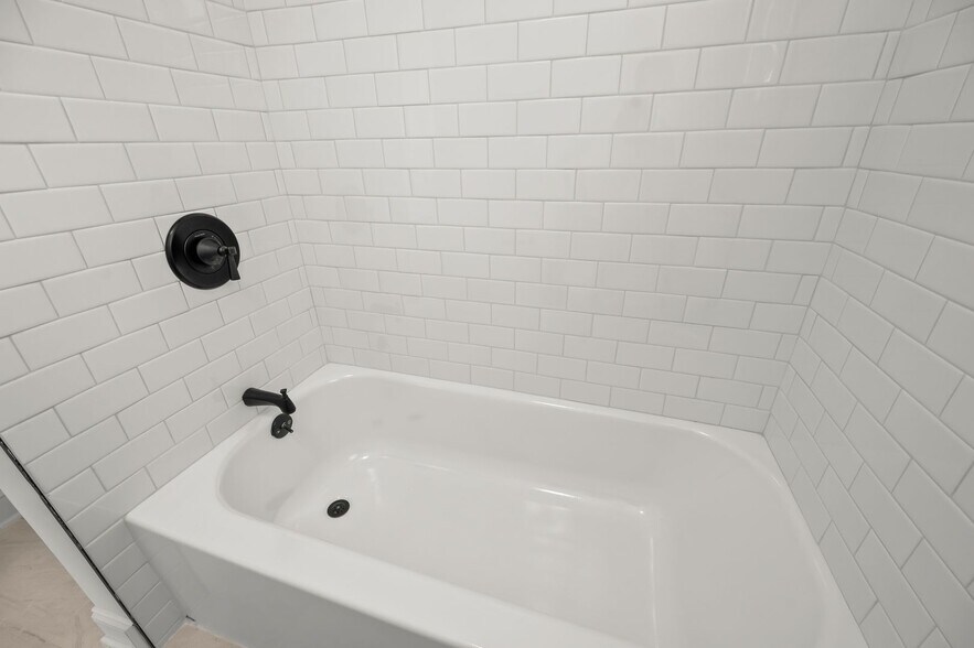 Building Photo - 209 N Spring St