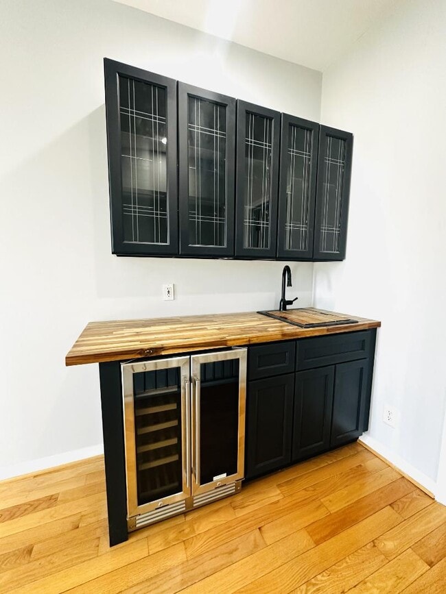 Building Photo - 2517 Foster Ave