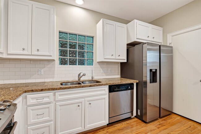 Building Photo - 3730 Main Poplar Dr
