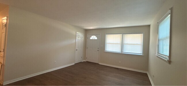 Building Photo - 1070 Rulnick St