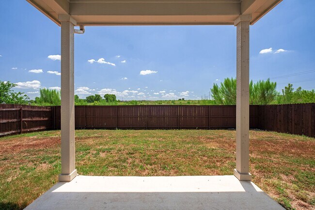 Building Photo - Homey 4 Bedroom, 2 Bath, 1-Story Home in H...