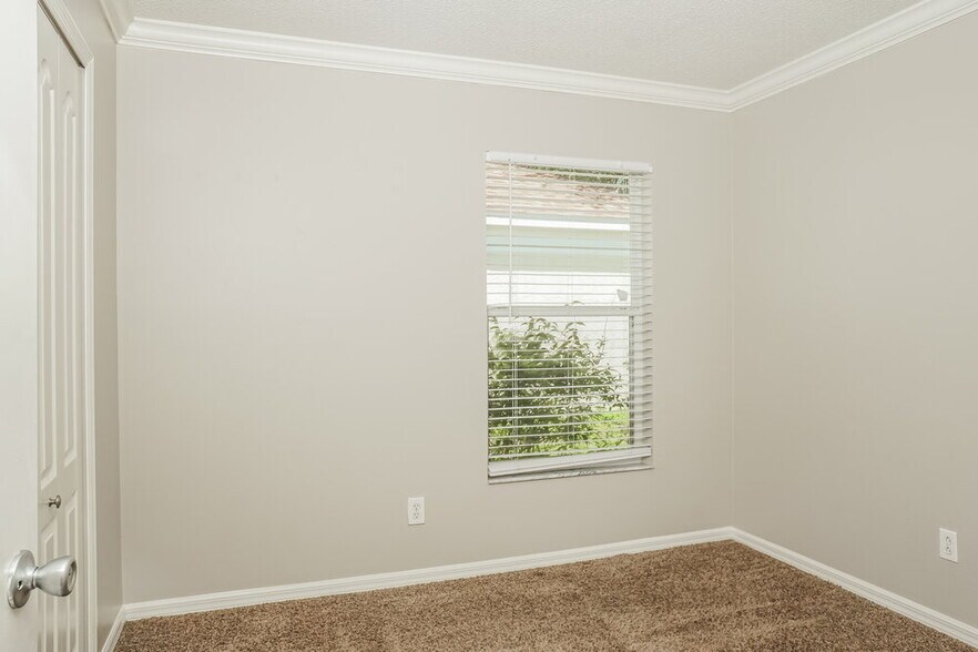 Building Photo - 304 Fareham Dr