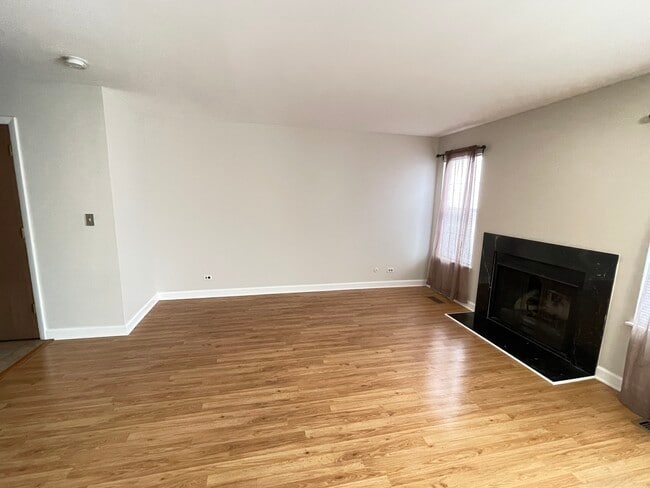 Building Photo - 219 Green Knoll Ln