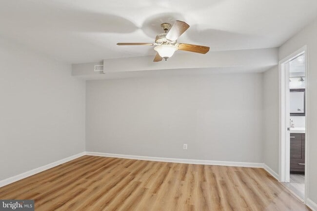 Building Photo - 4043 Lake Glen Rd