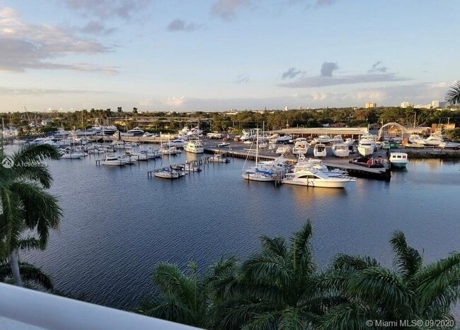 Building Photo - 1861 NW S River Dr