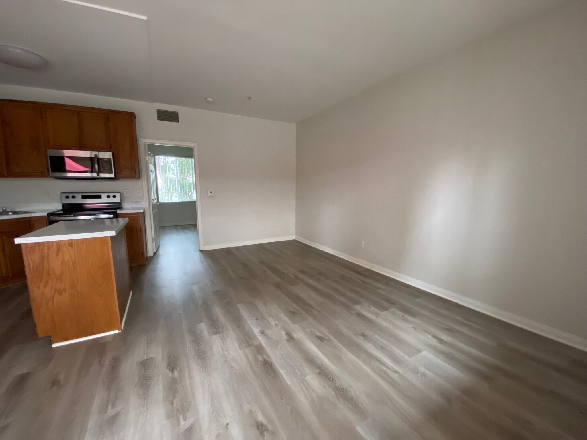 Building Photo - 9825 Topanga Canyon Blvd