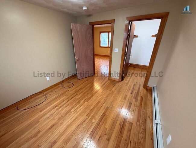 Building Photo - 132 Hall St