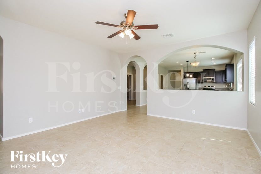 Building Photo - 840 East Gold Dust Way
