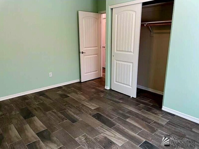 Building Photo - 6033 E Morning Ln