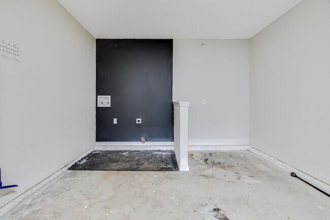 Building Photo - 3 Bedroom Springfield Home with Garage and Large Backyard