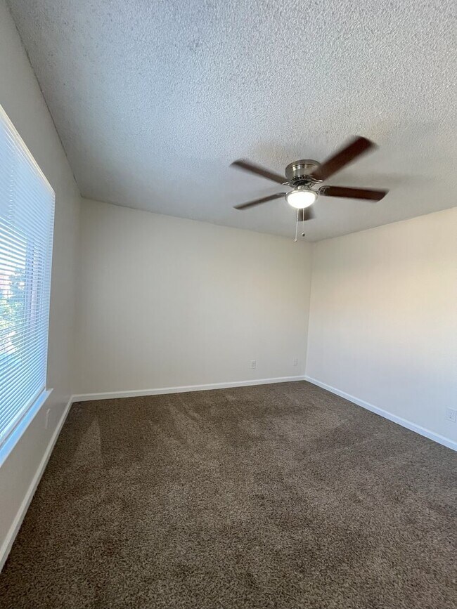 Building Photo - Upstairs Unit!! Under New Management!! Und...