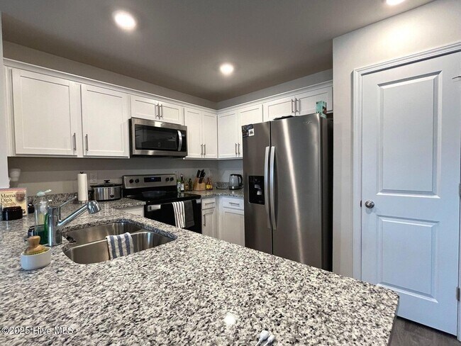 Building Photo - 2705 Gracie Ln