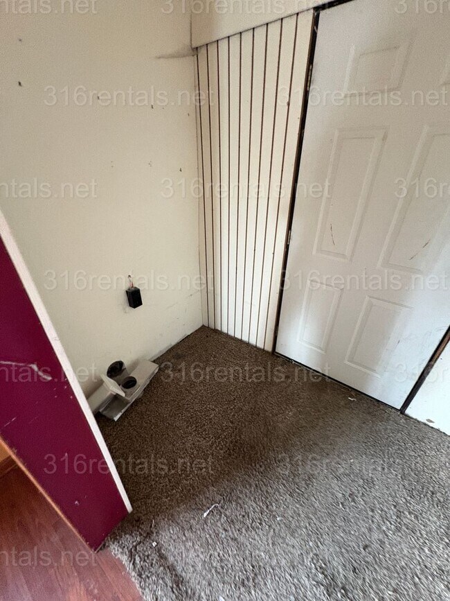 Building Photo - $775 - 2 bed 2 bath - Single Family Home