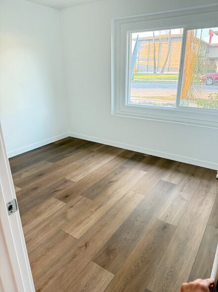 Building Photo - 8927 Delrose Ave