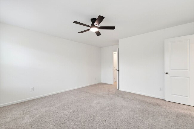 Building Photo - Charming 3BR End-Unit Townhome in Wake Forest!