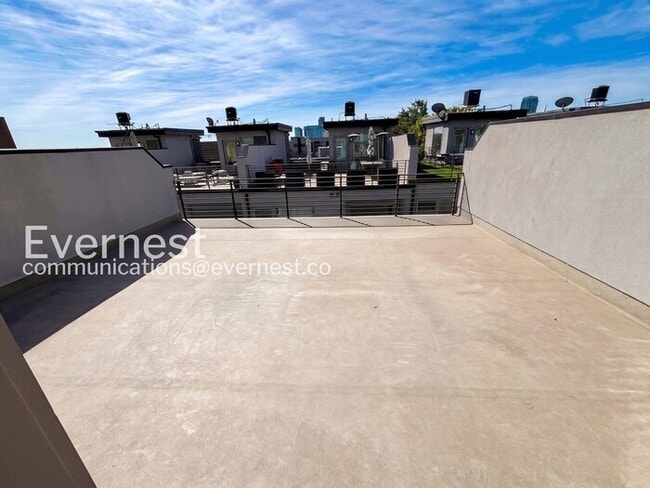 Building Photo - 3 Bed, 3 Bath Home with Garage / Available Soon!