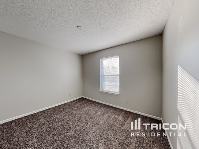 Building Photo - 10664 Glenayr Dr