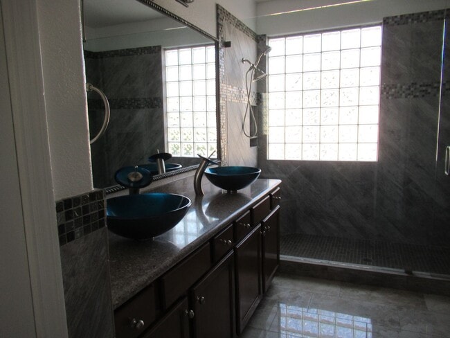 Building Photo - Beautiful Home in Gilbert!