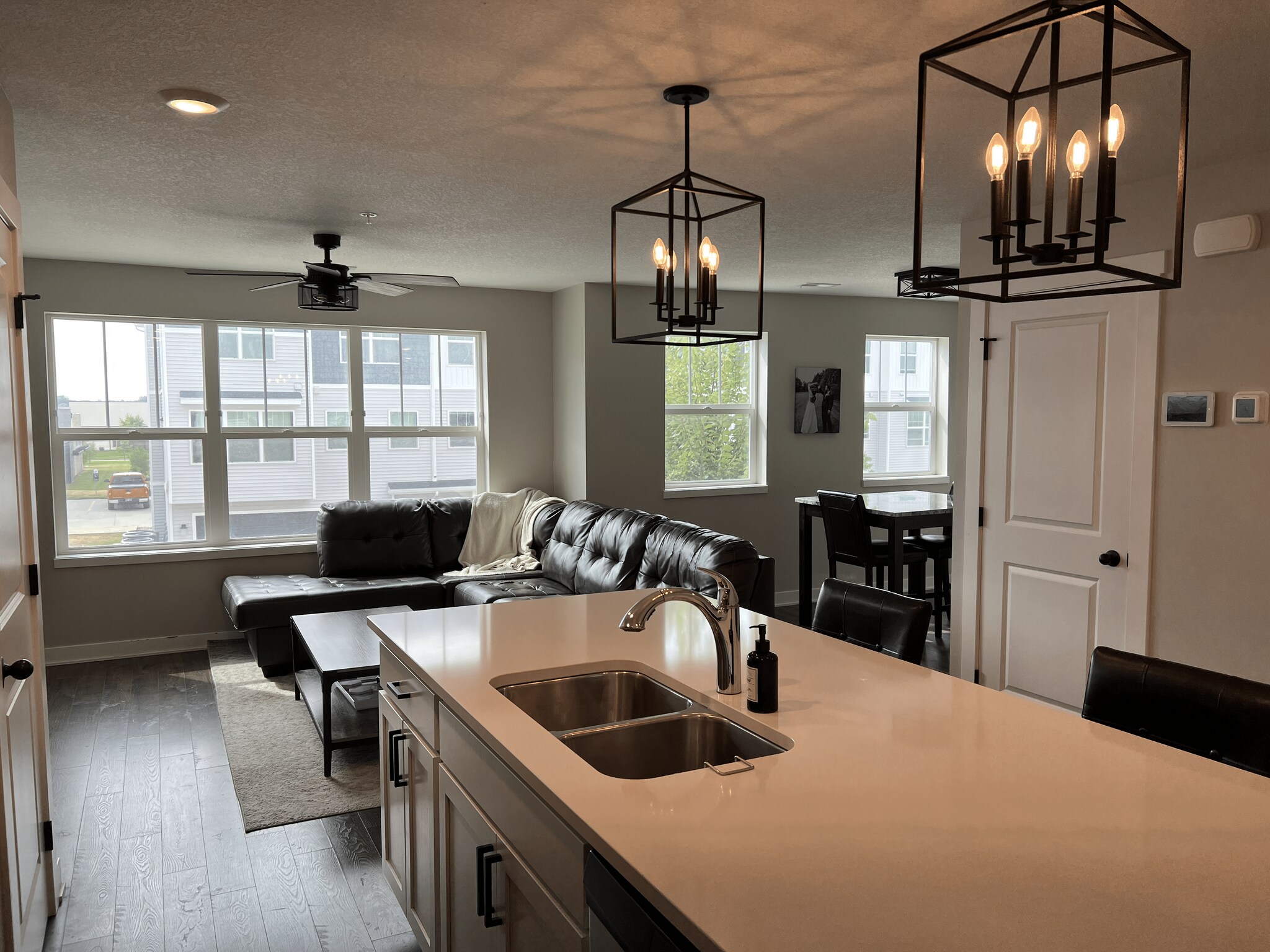 Building Photo - 170 NE 23rd Ln