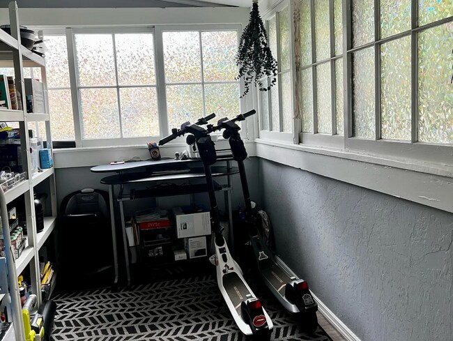 Building Photo - 1531 Hough St