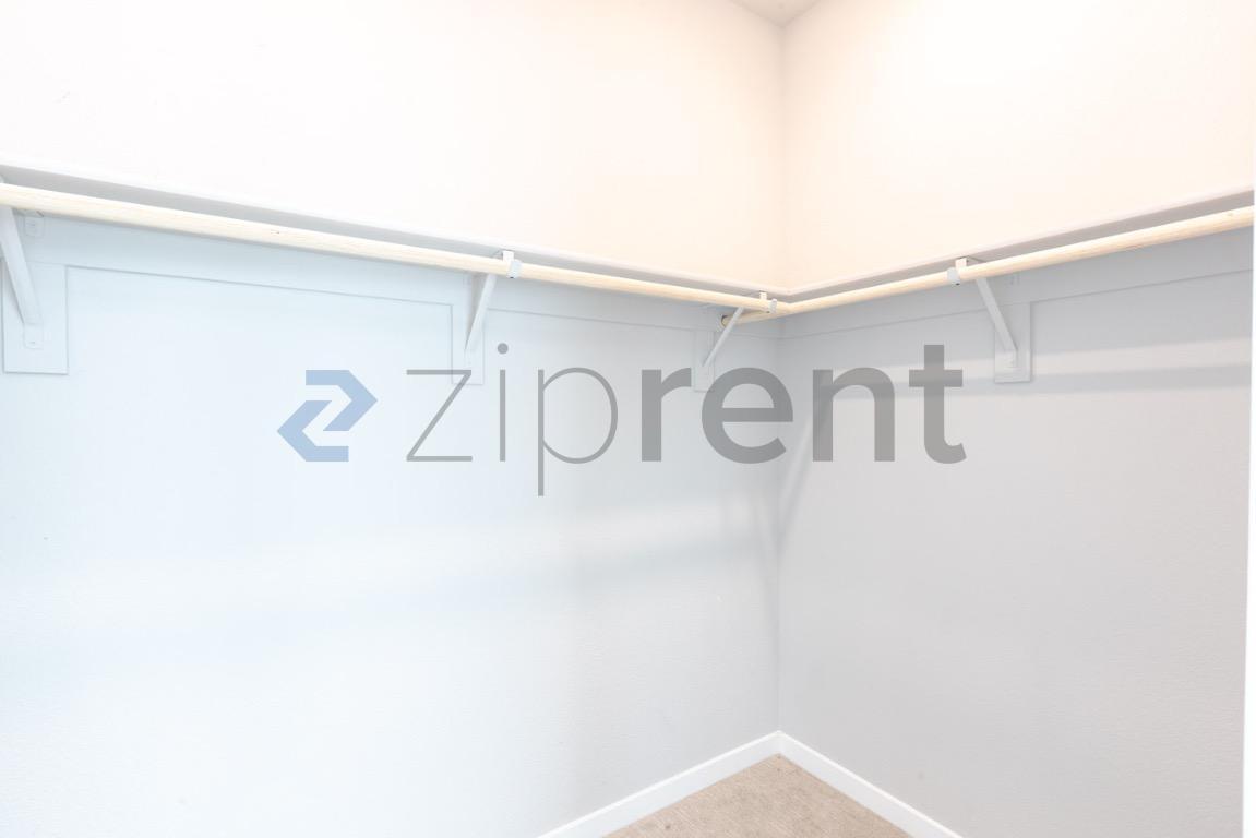 Building Photo - Unit